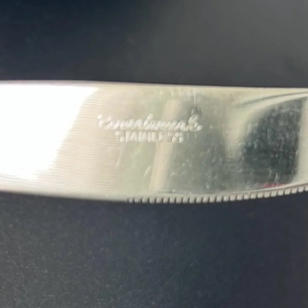 Vintage Lot (4) Crestmark Dinner Knives Stainless Silverware Flatware